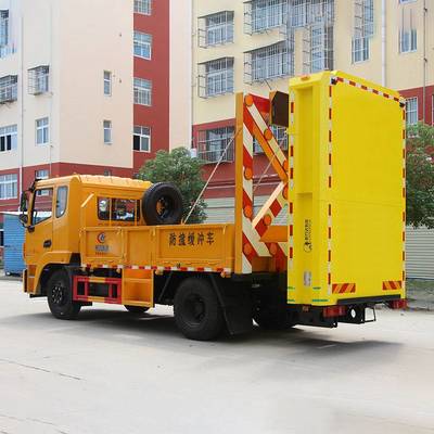 東風錦程12T防撞車 道路施工與高速作業(yè)的安全守護者