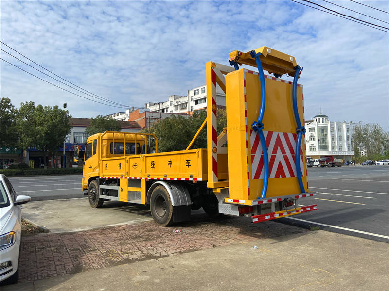 守護生命與安全的移動屏障 100k高速專用防撞車、東風安全防撞車、天錦防撞緩沖車與救護車的綜合解析
